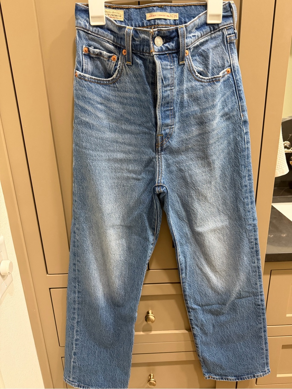Levi’s rib cage straight ankle jeans